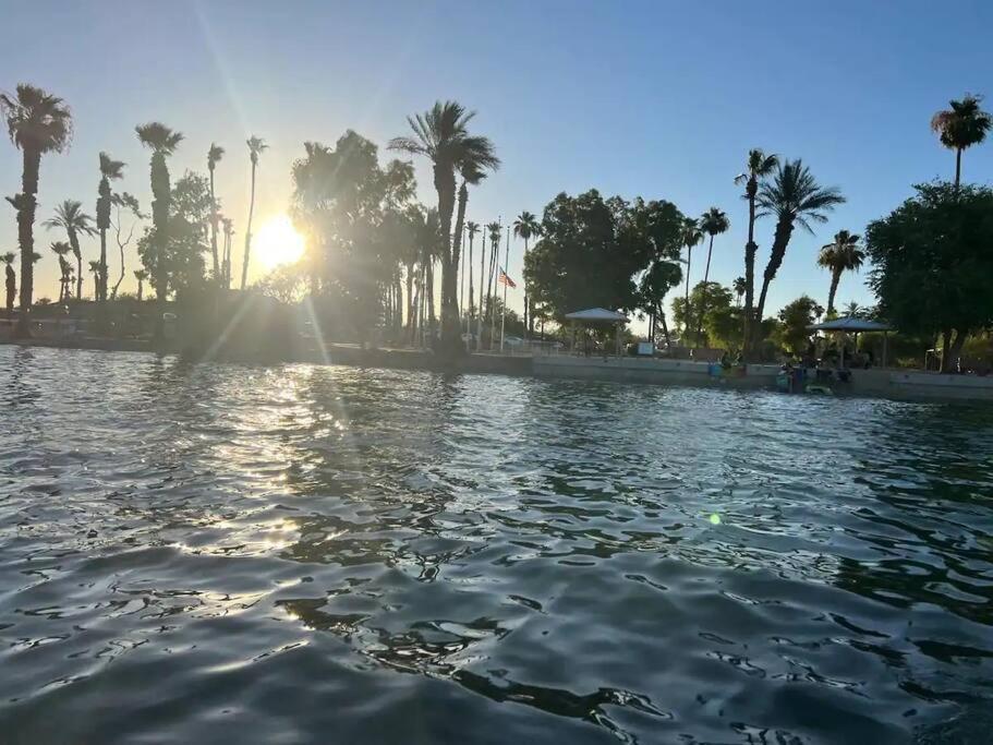 Pool King Lake Suite-Walk To Dt & Lake! Lake Havasu City Exterior photo